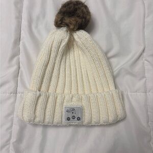 ILive Bluetooth Ivory Knit Hat with Faux Fur Pom.